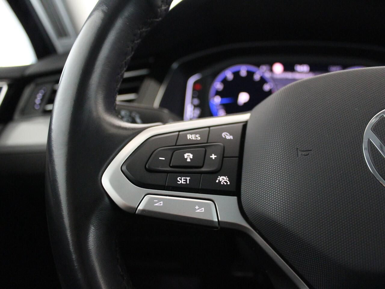 Volkswagen PASSAT 1.5 TSI Comfort Business | Dodehoek | ACC | Winterpack | Keyless |*