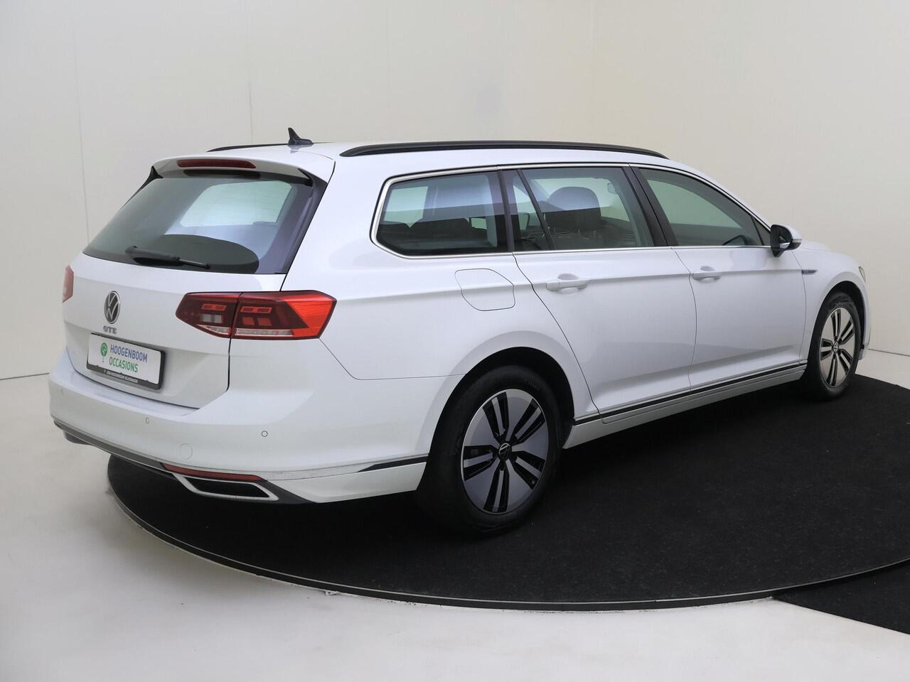 Volkswagen PASSAT Variant 1.4 TSI PHEV GTE | Navigatie | Adaptieve cruises control | Parkeersensoren | Keyless start | CarPlay | Bluetooth | Lane- en frontassist |