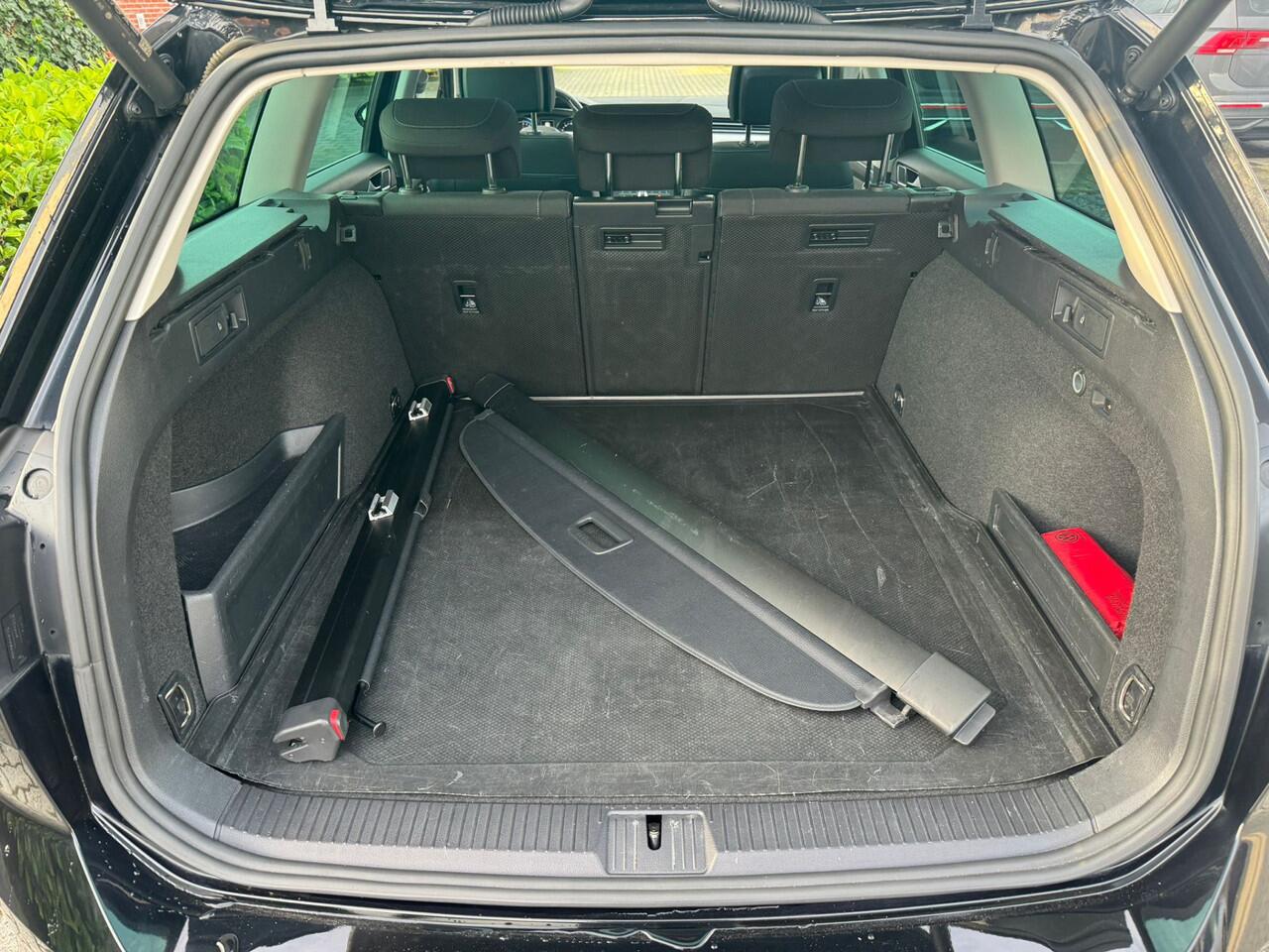 Volkswagen PASSAT Variant 1.4 TSI PHEV GTE pano, trekhaak, camera, stoelverw