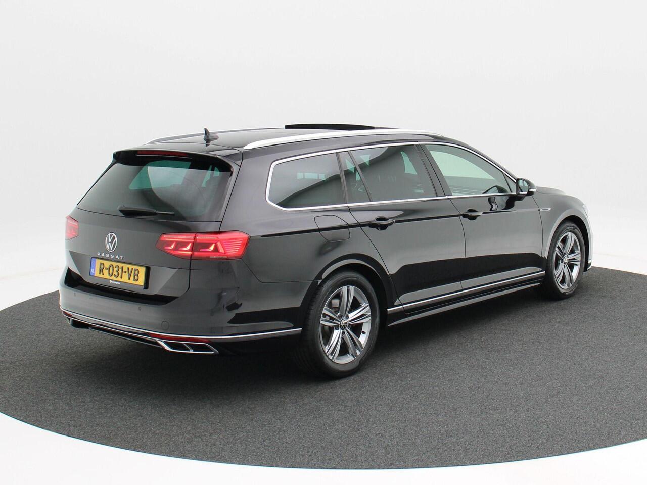 Volkswagen PASSAT Variant 1.5 TSi 150 Pk Automaat R-Line Business + | Panorama Dak | Carplay | Elektrische Achterklep | Stoel Verwarming | Leder Alcantara Bekleding | Full LED | 17 Inch | 53.430 km!!