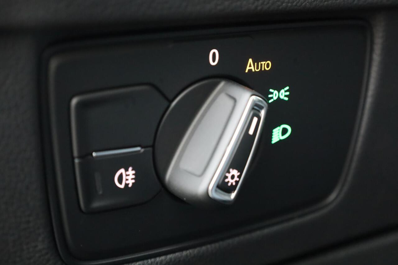 Volkswagen PASSAT 1.4 TSI PHEV GTE Business wegklapbare trekhaak achteruitrijcamera navigatie stoelverwarming ergo stoel draadloos carplay en laden 3 zone climatronic parkeersensoren led verlichting 220 volt aansluiting