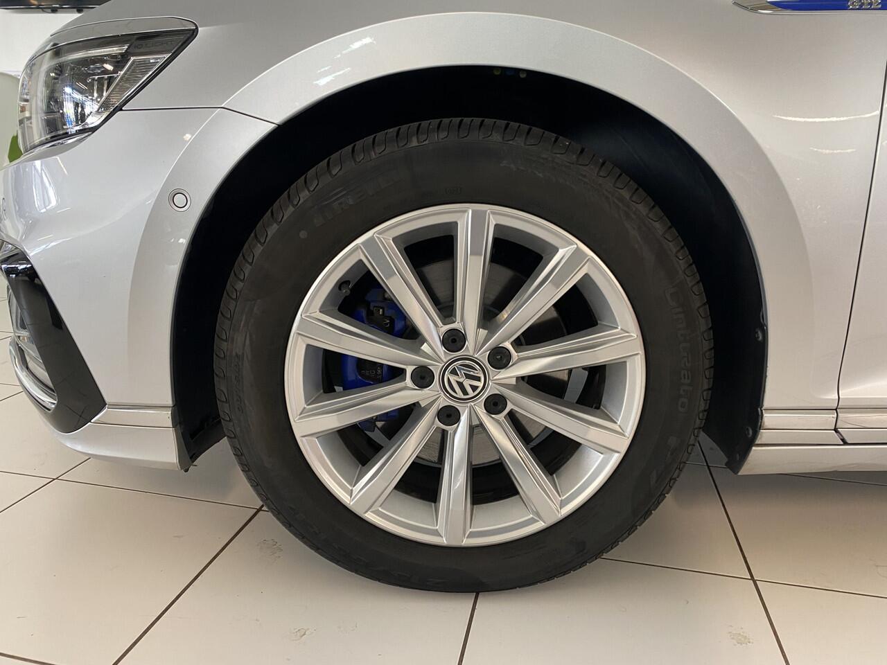 Volkswagen PASSAT Variant 1.4 TSI PHEV GTE Business Panodak/ Trekhaak / apple carplay / adaptive cruise / Navigatie / Massage stoel