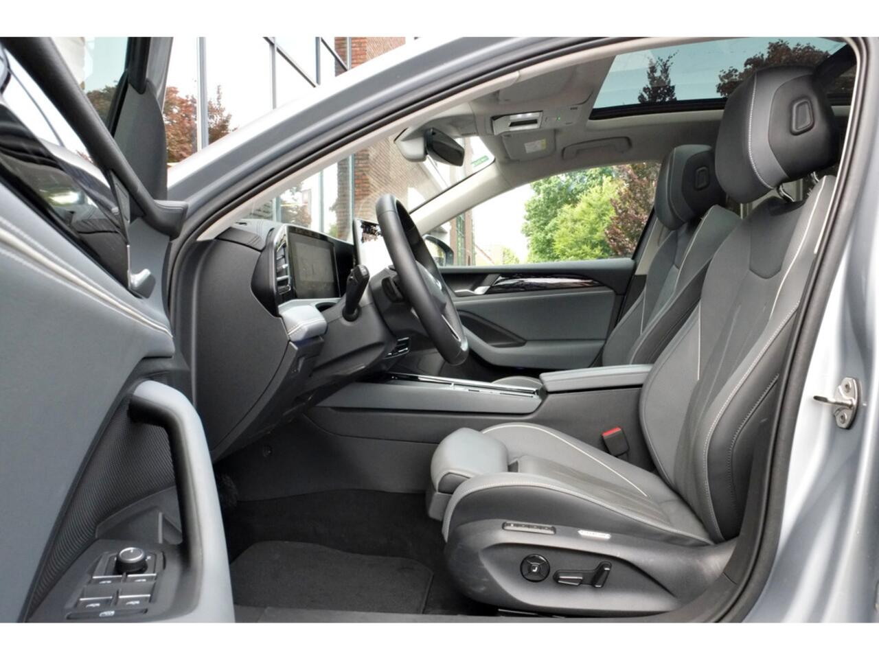 Volkswagen PASSAT Variant 1.5 eHybrid Elegance Business Trekhaak, Panoramadak, Ach