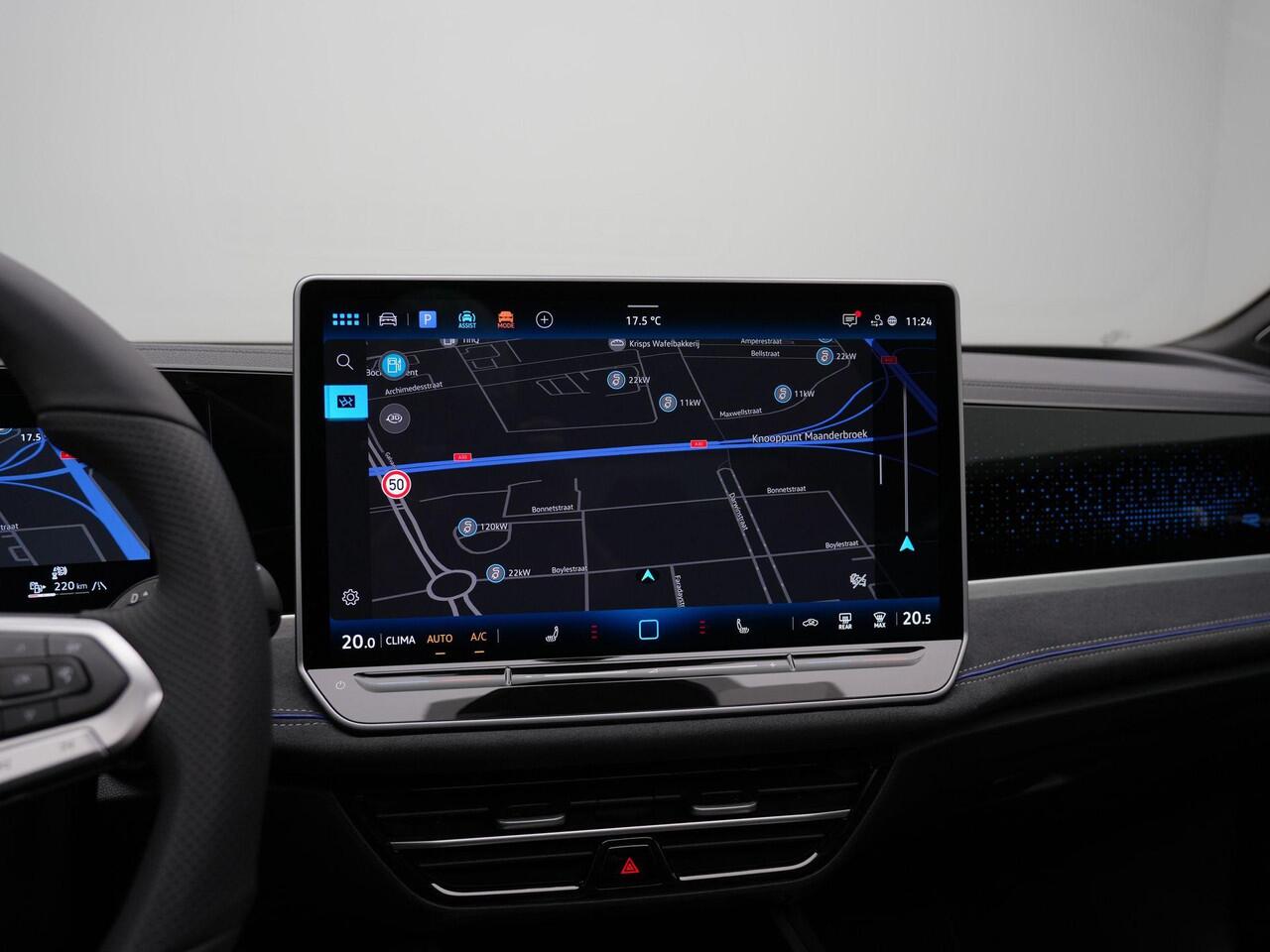 Volkswagen PASSAT Variant 1.5 eHybrid 272 pk DSG R-Line Edition | Panoramadak | Trekhaak | Adaptief onderstel | Head-up display | Rondomzicht camera | Harman/Kardon | IQ Light