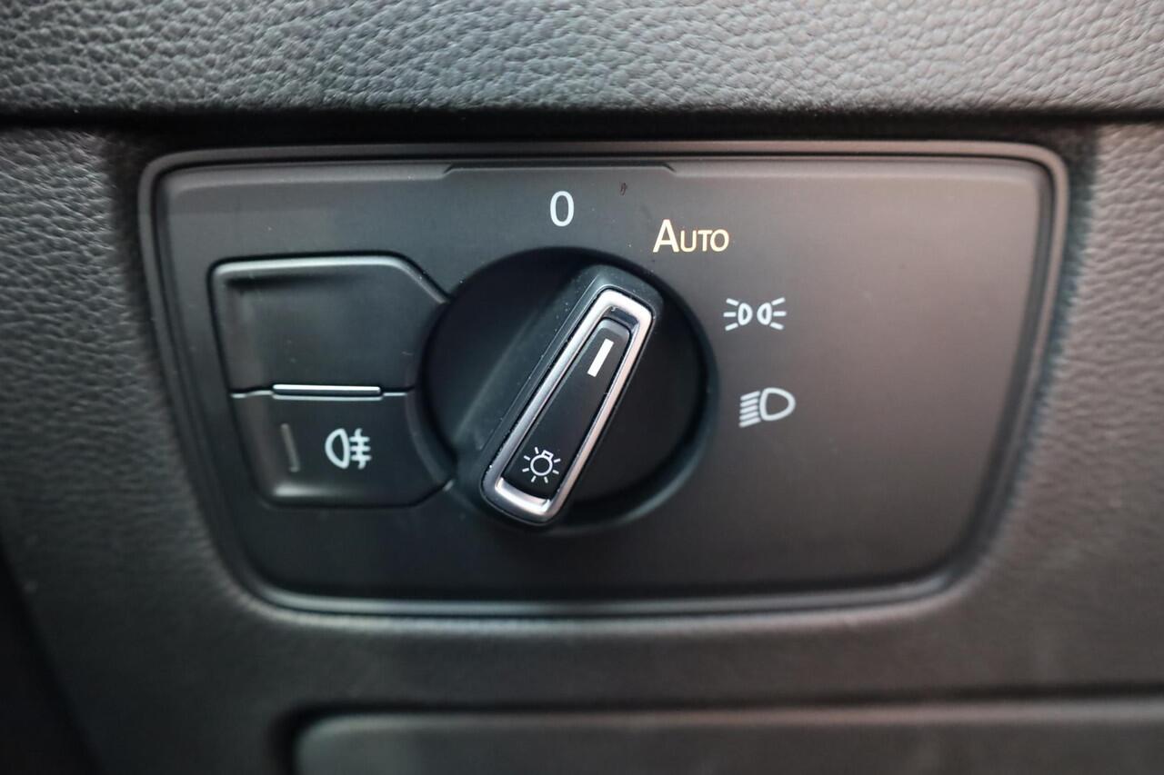 Volkswagen PASSAT Variant 1.4 TSI PHEV GTE Business 218PK / 160kW DSG, Digital Cockpit Pro (26cm), 60 maanden 100.000km garantie leder / alcantara bekleding, dodehoekdetectie (side assist), panoramadak, discover pro navigatie, verwarmbare voorstoelen, achteruitrijcamera (r