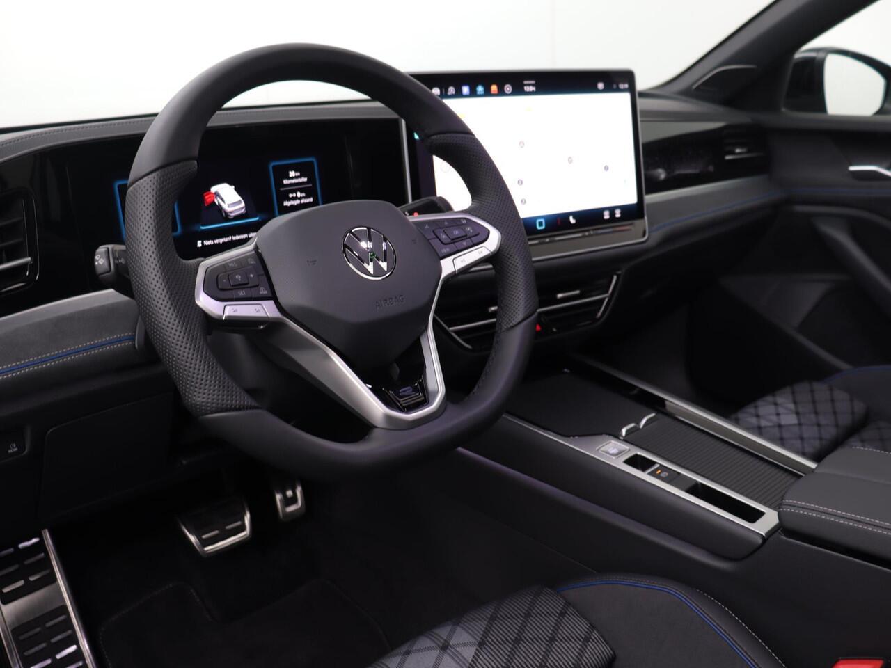 Volkswagen PASSAT Variant R-Line Business 1.5 110 kW / 150 pk eTSI Variant 7 versn. DSG | Black Style | Harman Kardon | Panoramadak | Area View | Discover Pro navigatie |