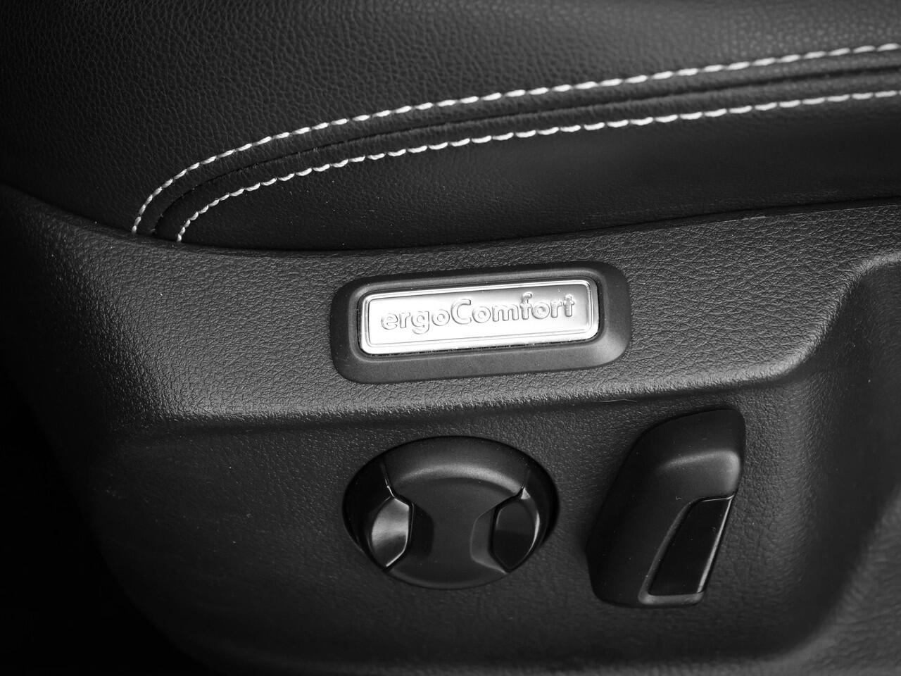 Volkswagen PASSAT Variant 1.5 TSI 150pk DSG R-Line Business + · Panoramadak · Camera · Matrix LED · Keyless · Stoelverwarming · Active Info Display · Garantie t/m 11-07-2027 of 100.000km