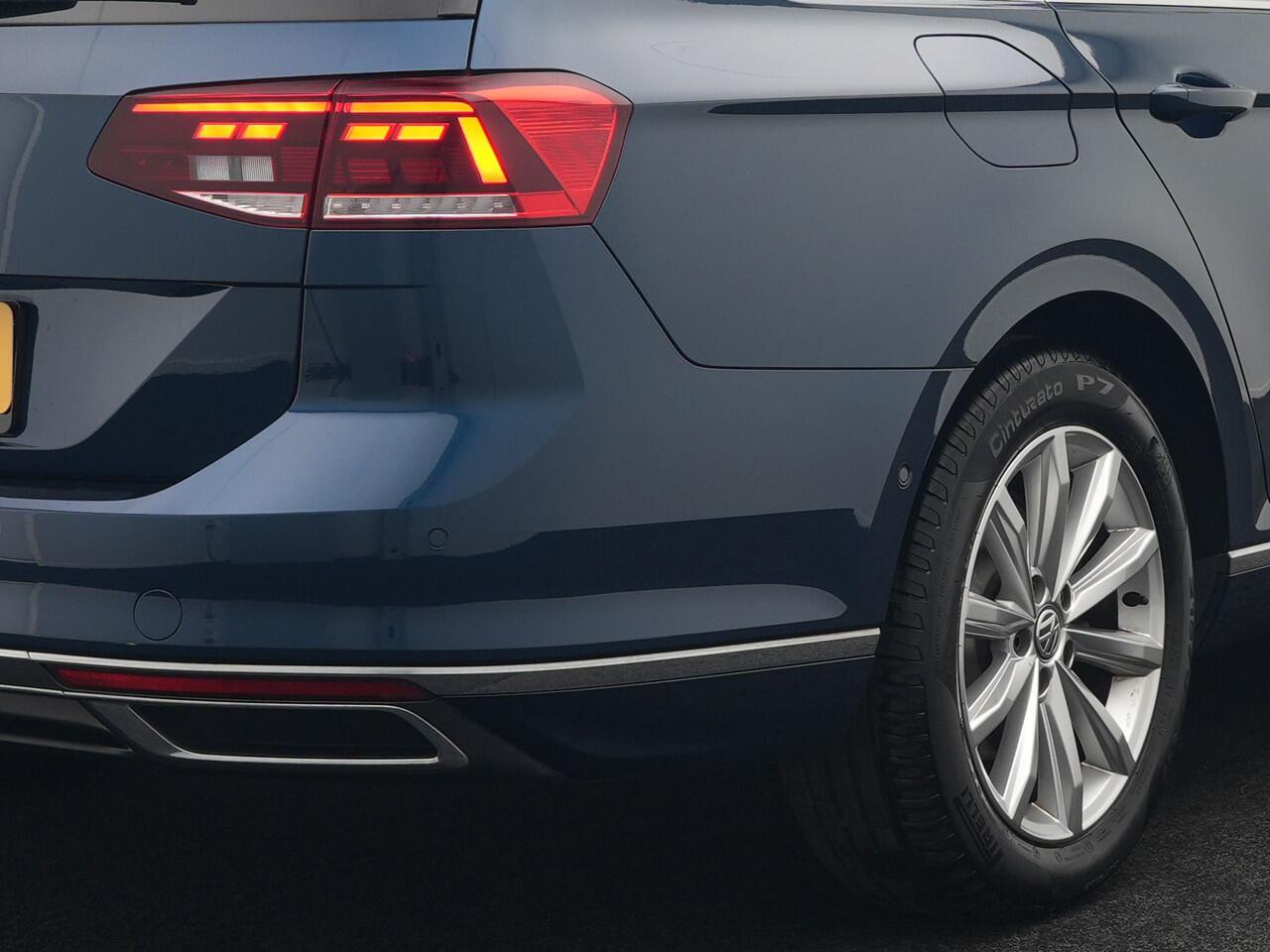 Volkswagen PASSAT Variant 1.4 TSI PHEV GTE Highline Plug In Hyrbid 218pk Dealer O.H PHEV | Panodak | Adaptive Cruise | Alcantara Sportstoelen Massage & Verwarmd | Apple Carplay | Camera | Virtual | Navigatie | Keyless | Blis | DAB |