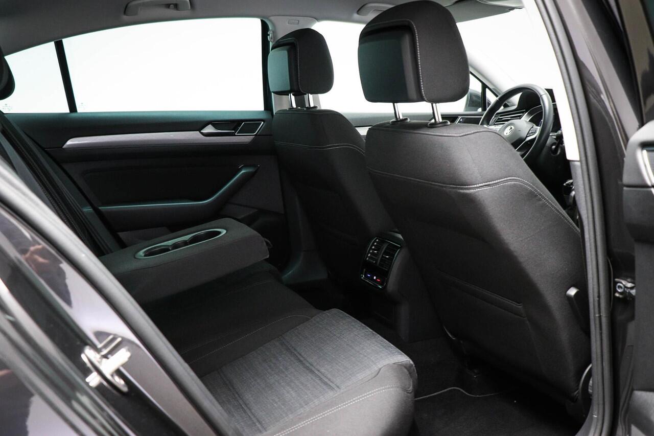 Volkswagen PASSAT 1.5 TSI Comfort Business | LED | APP CONNECT | CAMERA