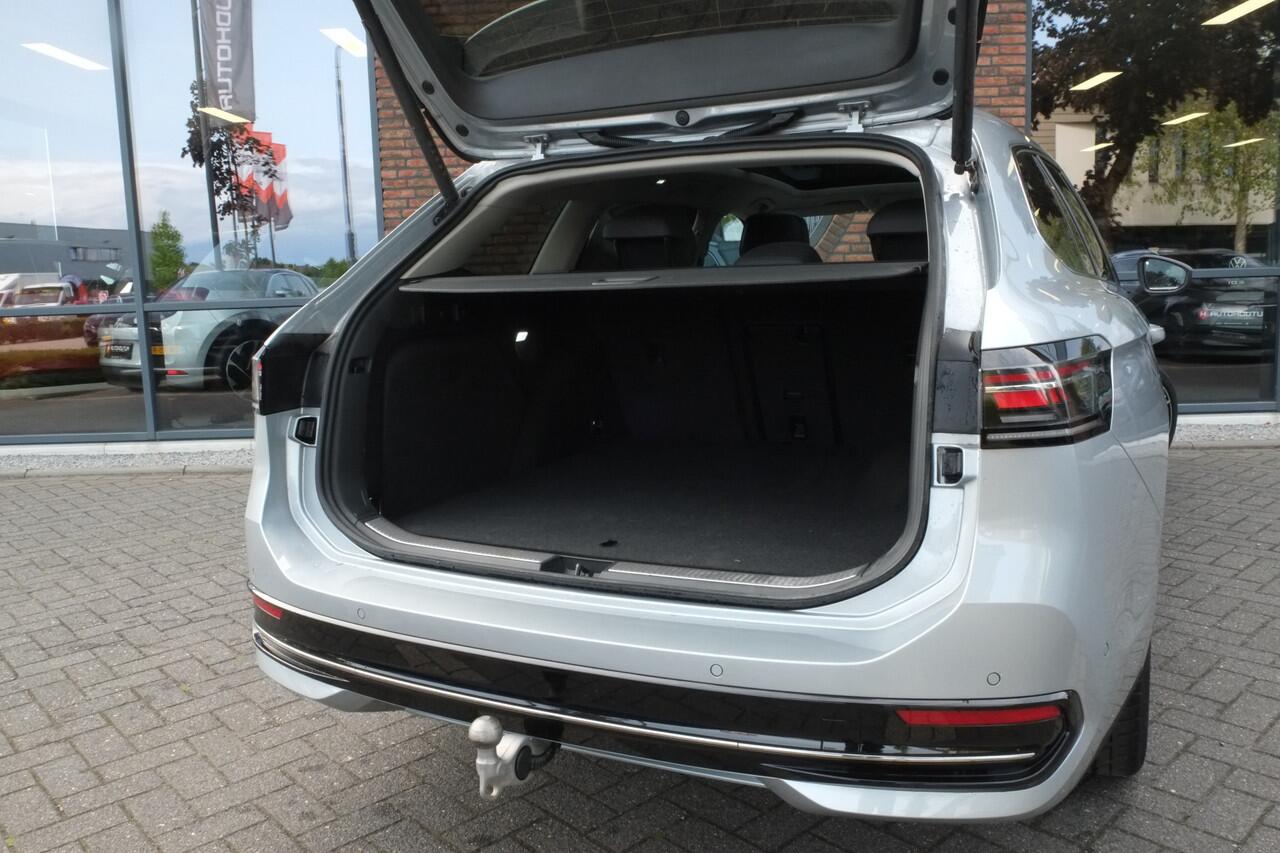 Volkswagen PASSAT Variant 1.5 eHybrid Elegance Business Trekhaak, Panoramadak, Achteruitrijcamera