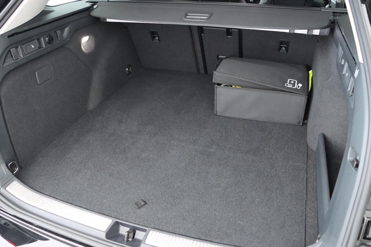 Volkswagen PASSAT Variant 1.5 eHybrid Business 204pk DSG6 | Trekhaak | Ergo Active Stoelen