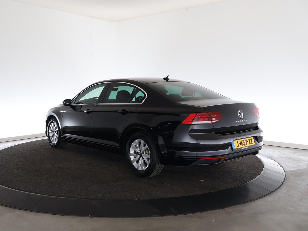 Volkswagen PASSAT 1.5 TSI Comfort Business | Dodehoek | ACC | Winterpack | Keyless |*