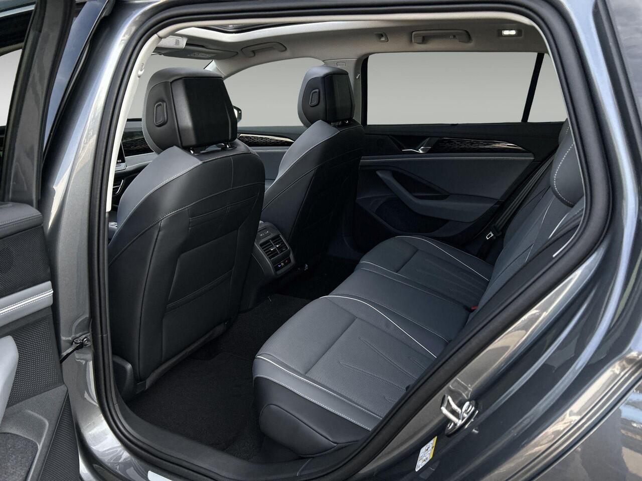 Volkswagen PASSAT Elegance Business 1.5 eHybrid 150 kW / 204 pk Vari