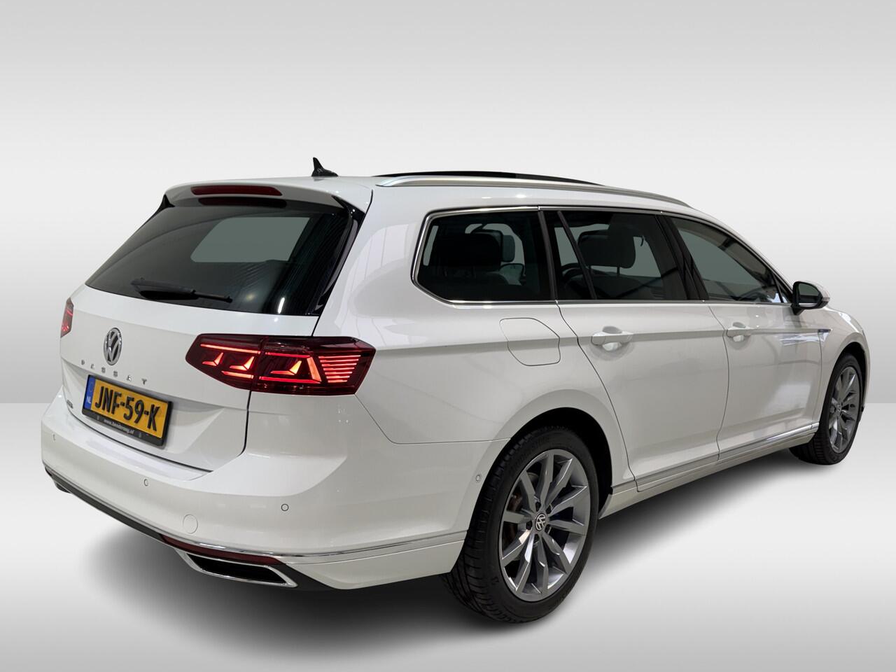 Volkswagen PASSAT Variant 1.4 TSI PHEV GTE 218pk | Pano dak | Head Up | Trekhaak