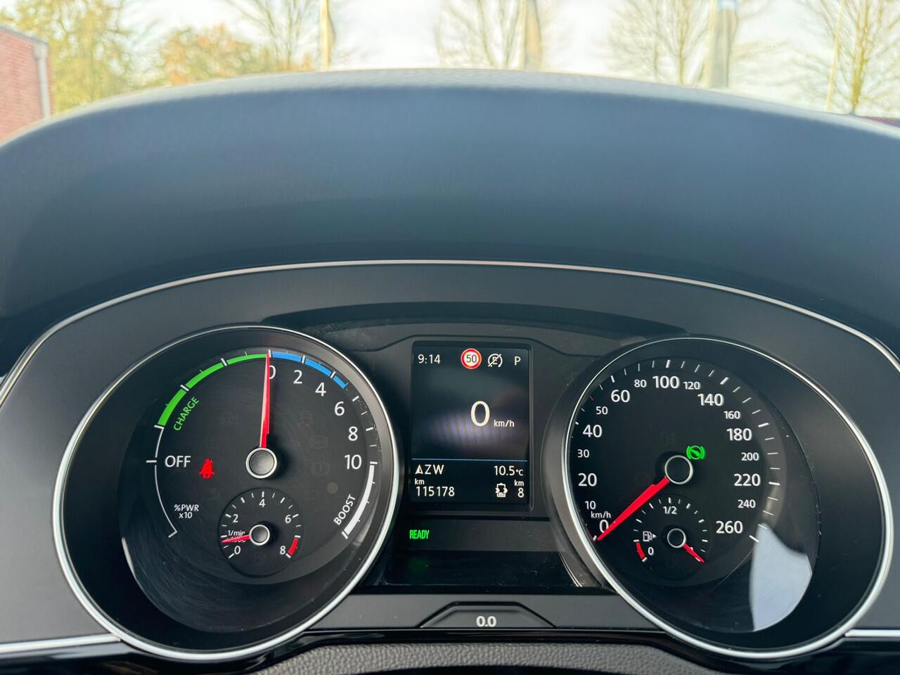 Volkswagen PASSAT Variant 1.4 TSI PHEV GTE pano, trekhaak, camera, stoelverw