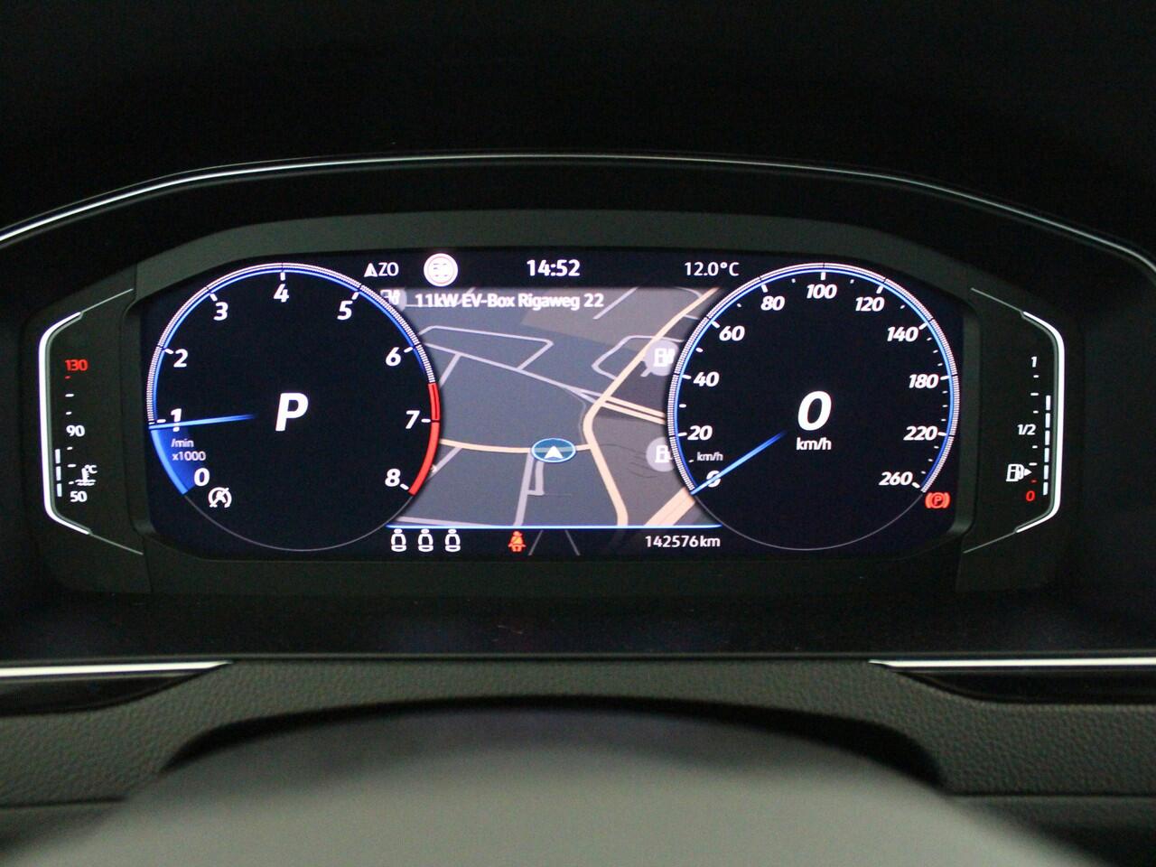 Volkswagen PASSAT 1.5 TSI Comfort Business | Dodehoek | ACC | Winterpack | Keyless |*