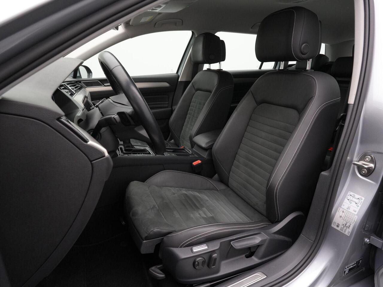 Volkswagen PASSAT Variant 1.5 TSI 150 pk DSG Elegance | Trekhaak | Head-up display | Leder/alcantara | Achteruitrijcamera