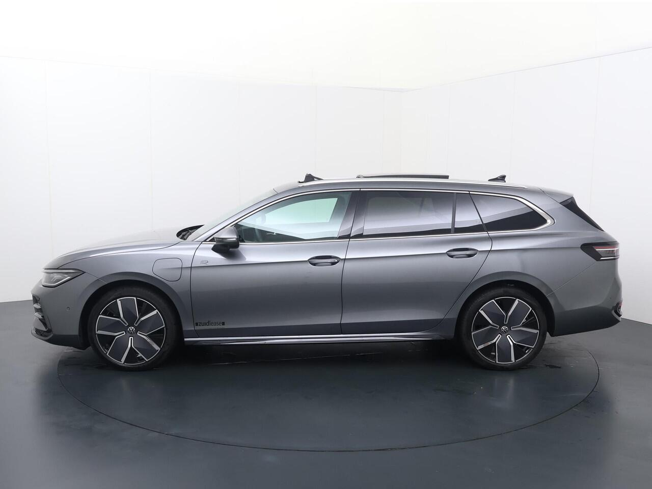 Volkswagen PASSAT Variant 1.5 eHybrid 204pk DSG R-Line Edition | Harman Kardon | Trekhaak met wegklapbare kogel | Travel Assist | Area View 360 graden camera |