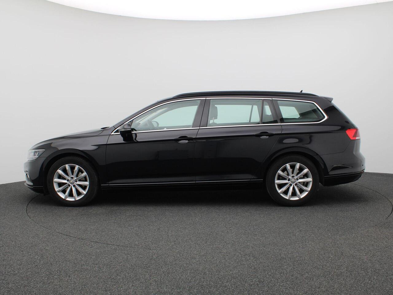 Volkswagen PASSAT Variant 1.5 TSI Comfort Business 150PK DSG Trekhaak, Achteruitrijcamera, Navi, Stoelverwarming, Clima, Adaptieve Cruise Controle, 17" LM Velgen