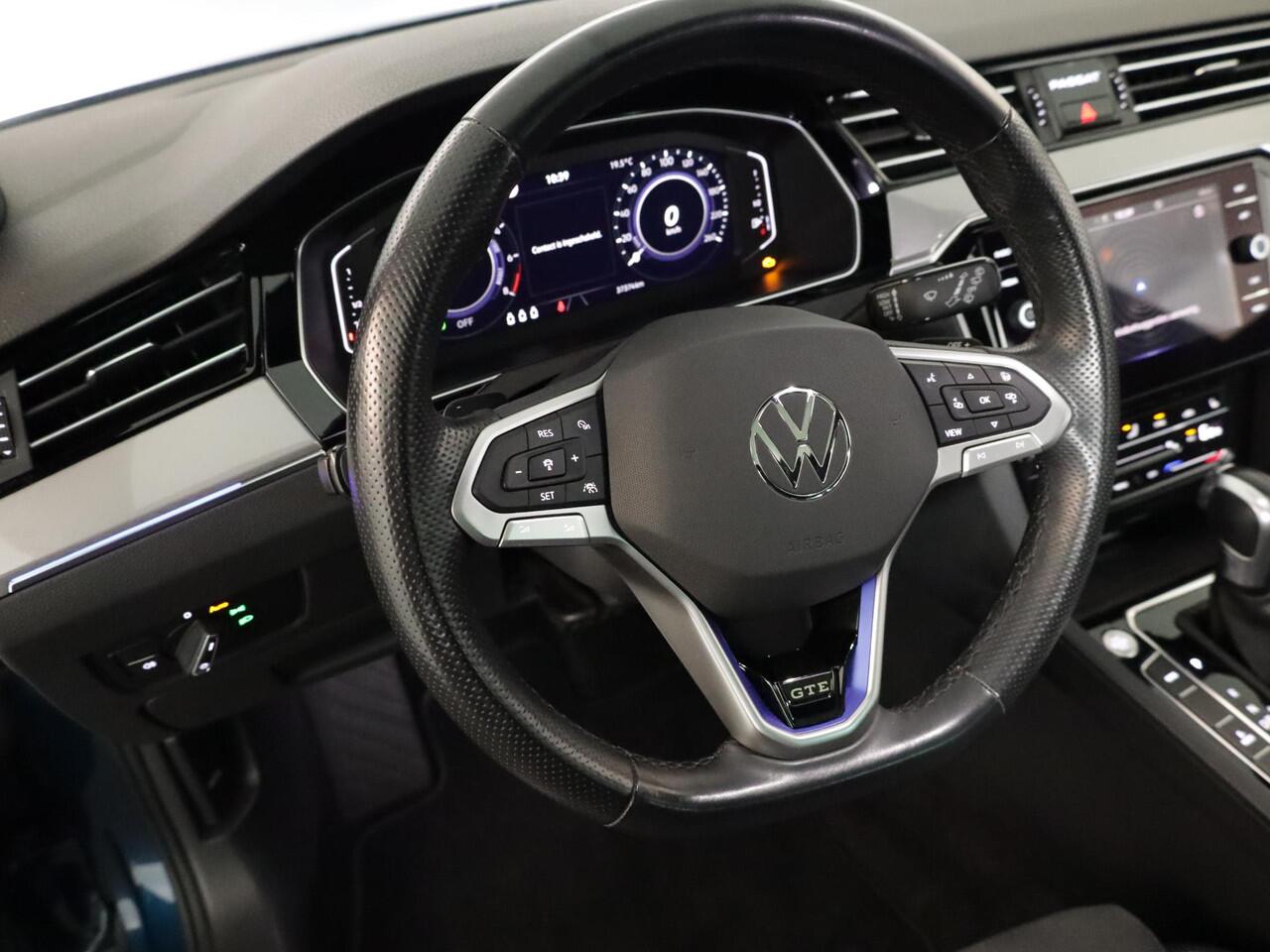 Volkswagen PASSAT Variant 1.4 TSI PHEV GTE Business 218 pk Automaat (DSG) | Navigatie | Panoramadak | Parkeersensoren (Park assist) | Achteruitrijcamera | Matrix LED koplampen | Stoelverwarming |