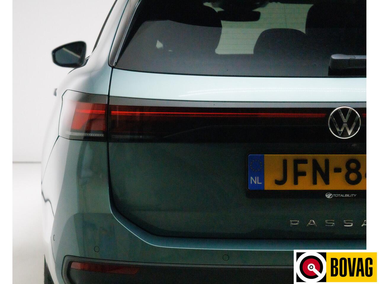 Volkswagen PASSAT Variant 1.5 eHybrid Business 204 PK | Facelift | Travel assist | Stoel &stuurverw. | Elec. klep | Ergo Active stoel met massage, Adaptieve cruise, Camera, Sfeerverlichting