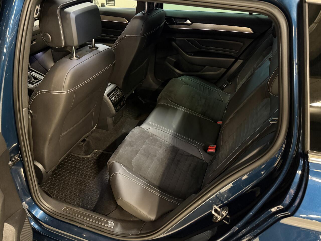 Volkswagen PASSAT Variant 1.5 TSI 2x R-Line Business + | Panoramadak | Leder | Camera | Afn. trekhaak | Adaptive cruise | Stoelverwarming | Virtual