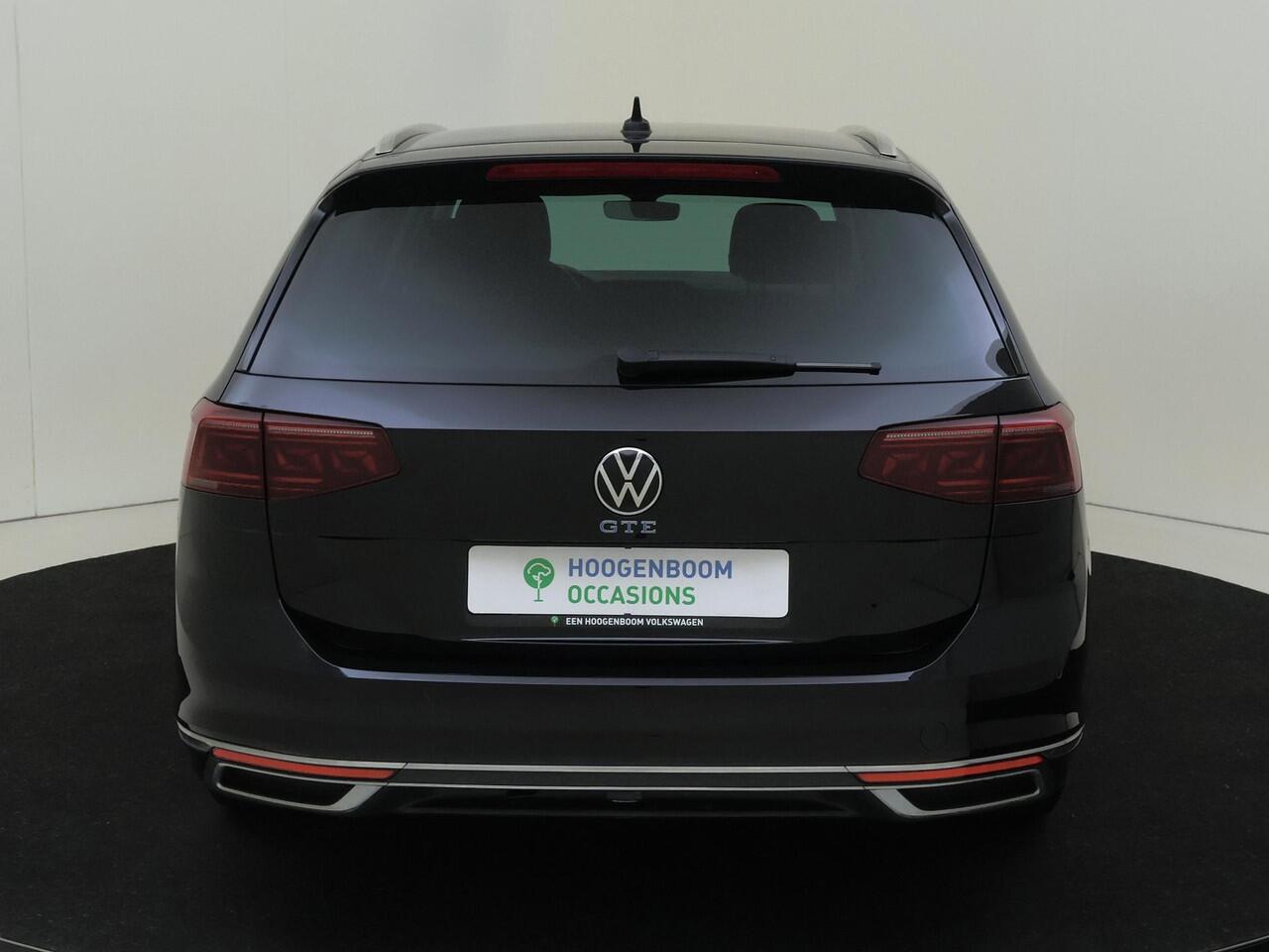 Volkswagen PASSAT Variant 1.4 TSI PHEV GTE Business | Digital cockpit Pro | 360 camera | Dodehoek detectie | Stoelverwarming voor en achter | Standkachel | Parkeerasisstent | LED matrix verlichting | Navigatie |