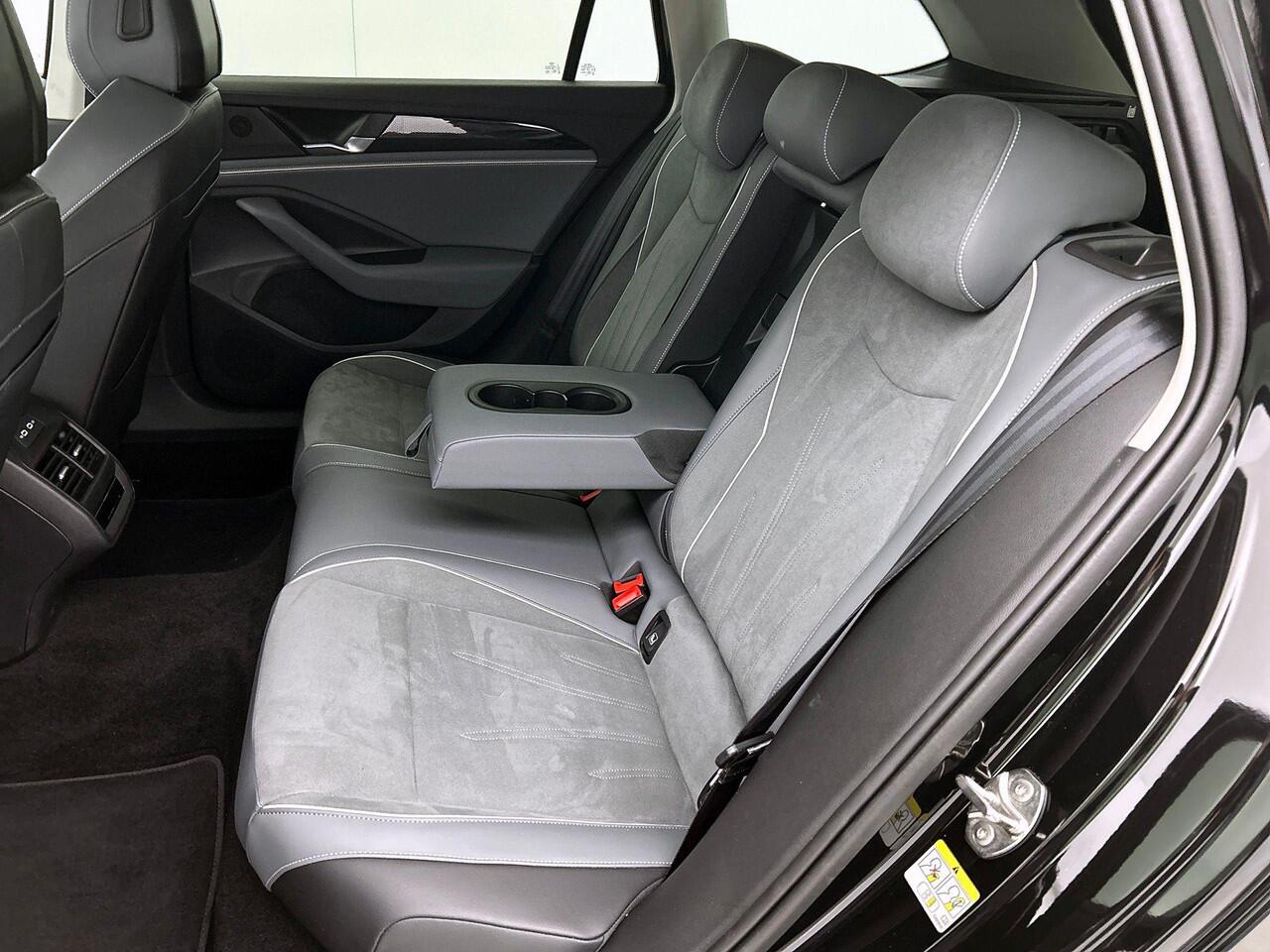 Volkswagen PASSAT Variant 1.5 eTSI 150PK Elegance Business CAMERA | AD-CRUISE | COMFORT-STOELEN