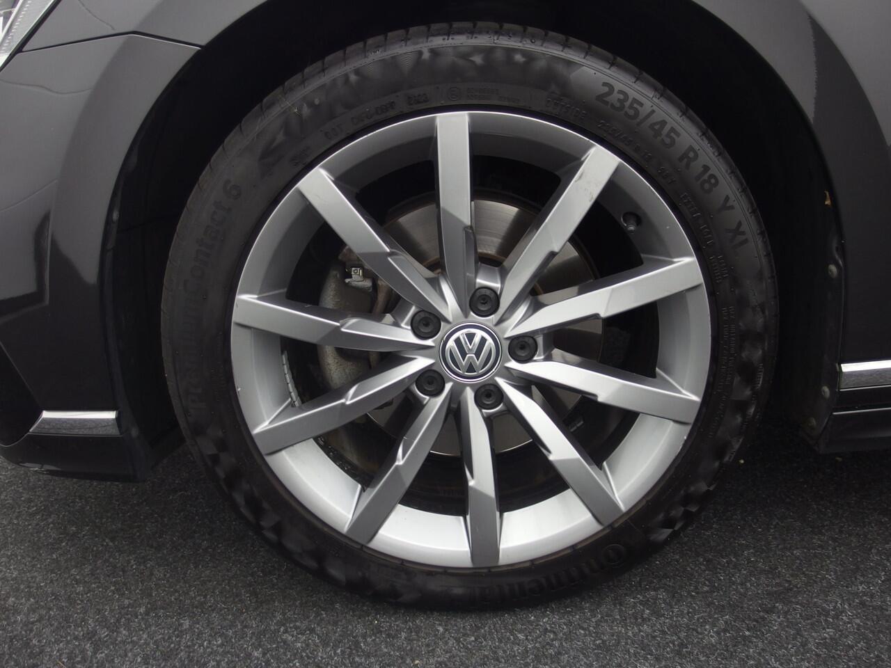 Volkswagen PASSAT Variant 1.5 TSI Elegance Business R FACELIFT / R-LINE / AUTOMAAT / GR NAVI / TREKHAAK / STOELVERW / CAMERA / FULL LED / NL-AUTO