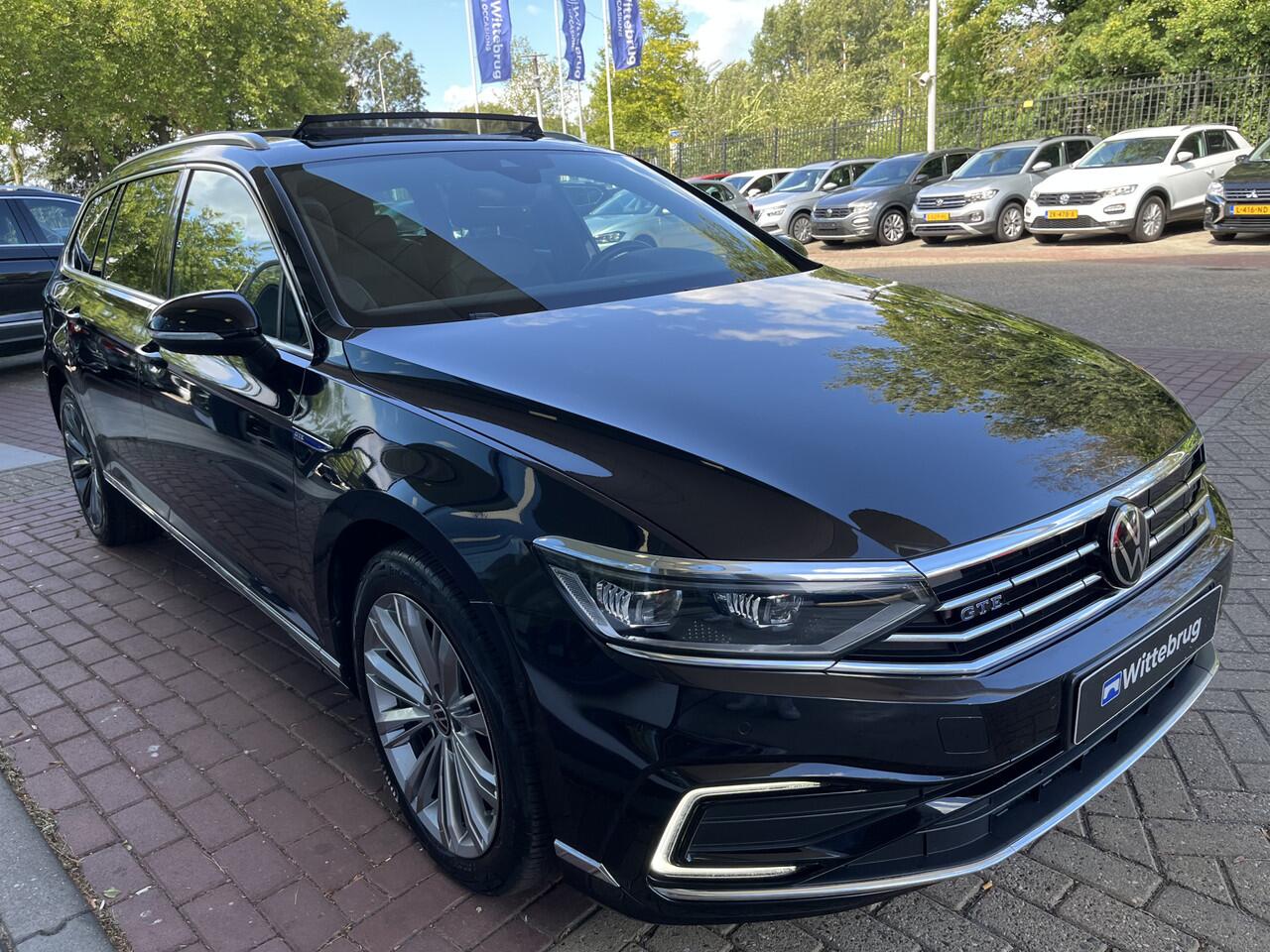 Volkswagen PASSAT Variant 1.4 TSI PHEV GTE Business / Panorma dak / Zwenkbare trekhaak / Virtual cockpit / Suede bekleding / Matrix koplampen
