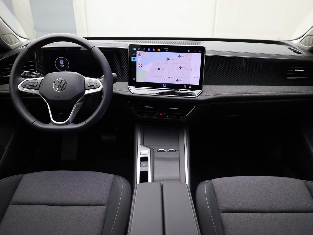 Volkswagen PASSAT Variant 1.5 eTSI/150PK Business · Achteruitrijcamera · Trekhaak · Cruise Control Adaptief