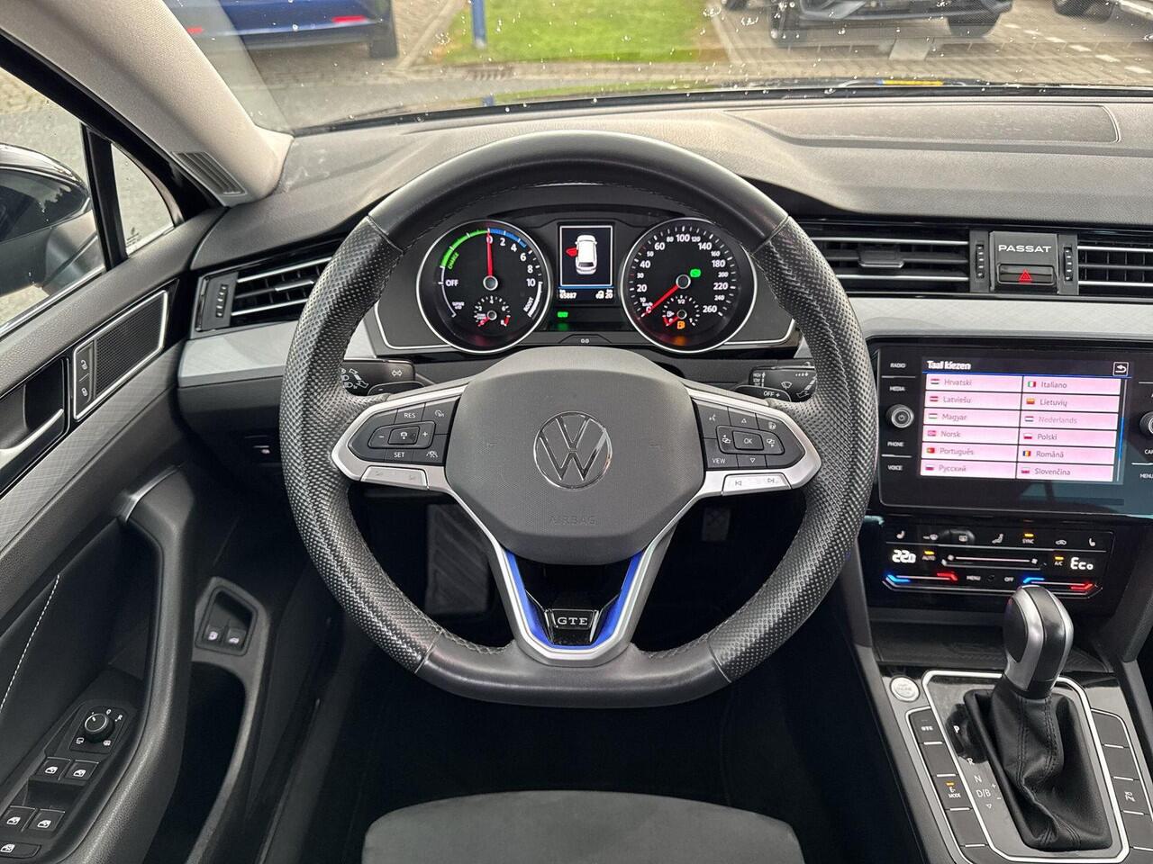 Volkswagen PASSAT Variant 1.4 TSI PHEV GTE Business | 218 pk | Pano Dak | Trekhaak | IQ Light | SOH 93% |