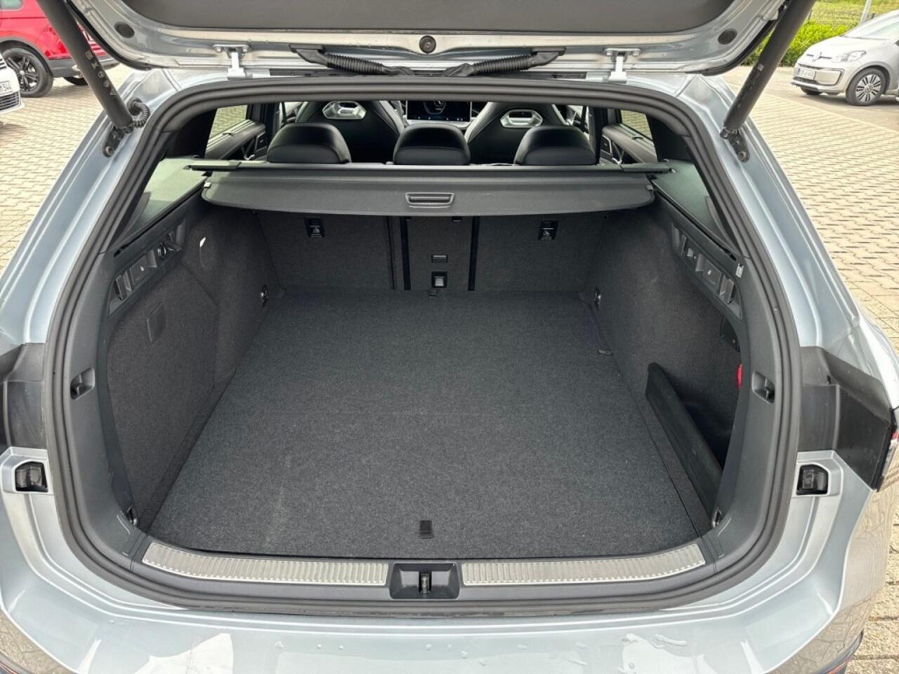 Volkswagen PASSAT 1.5 TSI DSG GTE R-LINE PANO-DAK/TREKHAAK/360-CAMERA/HenK/NAVI/ACC/HUD