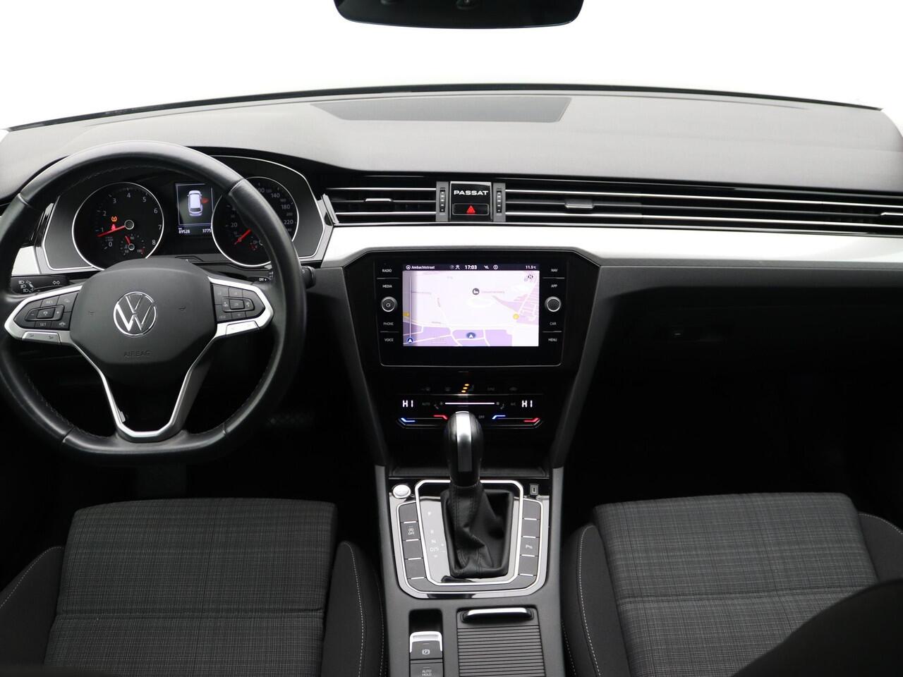 Volkswagen PASSAT Variant 1.5 TSI Business 150pk Aut. / Trekh. / Adap. cruise / Carplay