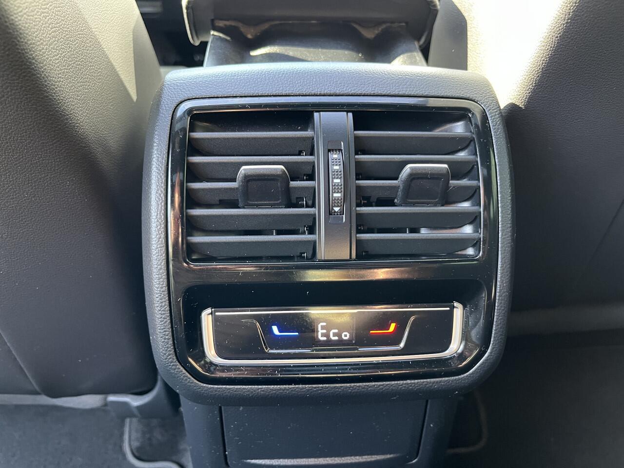 Volkswagen PASSAT Variant 1.4 TSI PHEV GTE Business / AUTOMAAT/ PANO/ ALCANTARA/ ELEKTR. TREKHAAK/ HEAD-UP DISPLAY/ KEYLESS/ MATRIX/ 3-ZONE CLIMA/ APP-CONNECT/ ADAPT. CRUISE/ NAVI/ STOEL VERWARM./ DIGITAL DASH