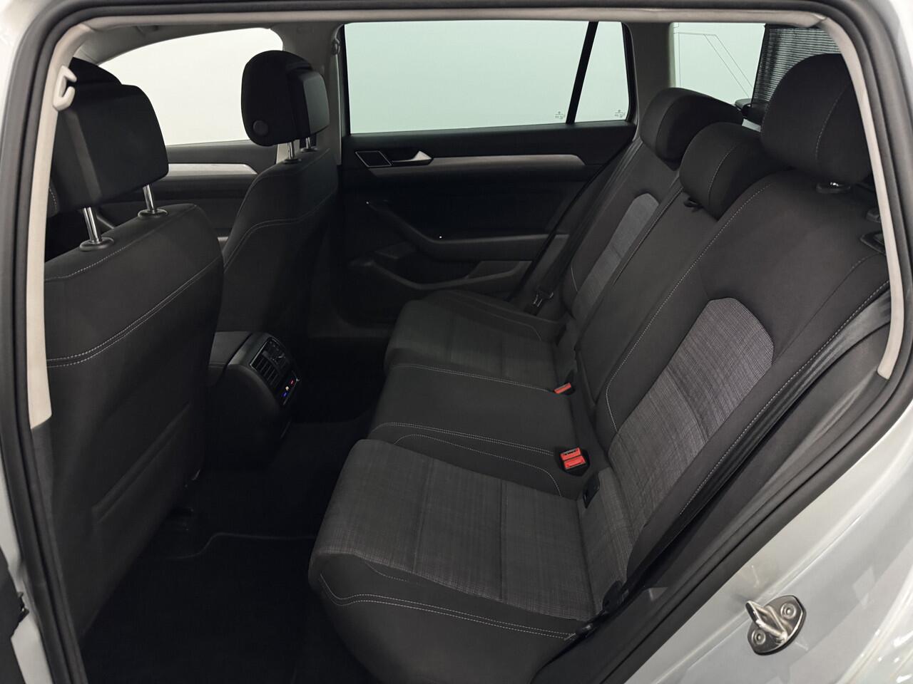 Volkswagen PASSAT Variant 1.5 TSI Comfort Business Clima, Navi, Parkeersensoren, Keyless start, Cruise control, A start stop, Lichtmetalen velgen