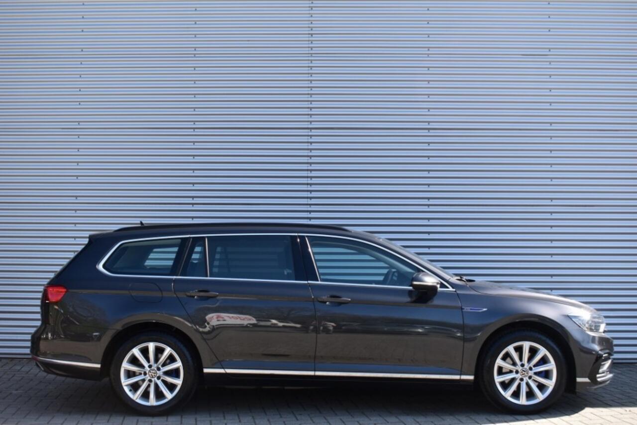 Volkswagen PASSAT 1.4 TSI PHEV GTE / ADAP. CRUISE / P.CAM. / 100% DEALER ONDH.