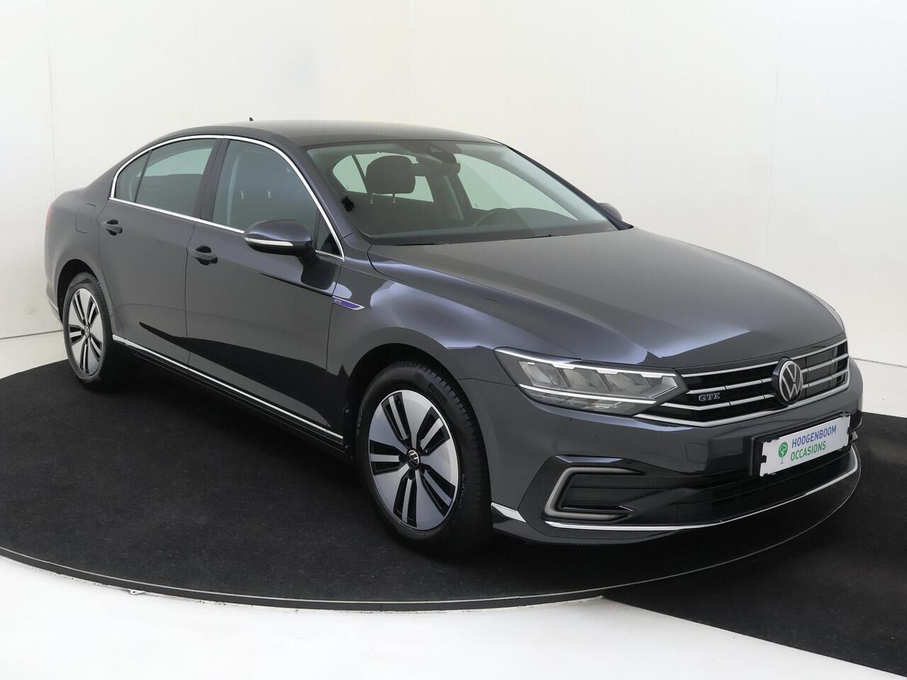Volkswagen PASSAT 1.4 TSI PHEV GTE Business | SoH 97% | Achteruitrijcamera | 3-zone airco | Adaptieve cruise control | CarPlay | Stoelverwarming | Navigatie |