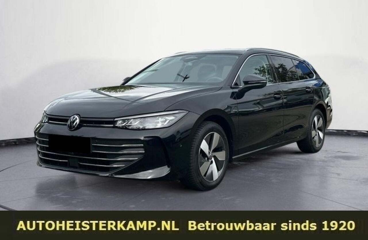 Volkswagen PASSAT Variant 1.5 eTSI Business ACC Massage Trekhaak LED DAB Camera Digital Cockpit PRO