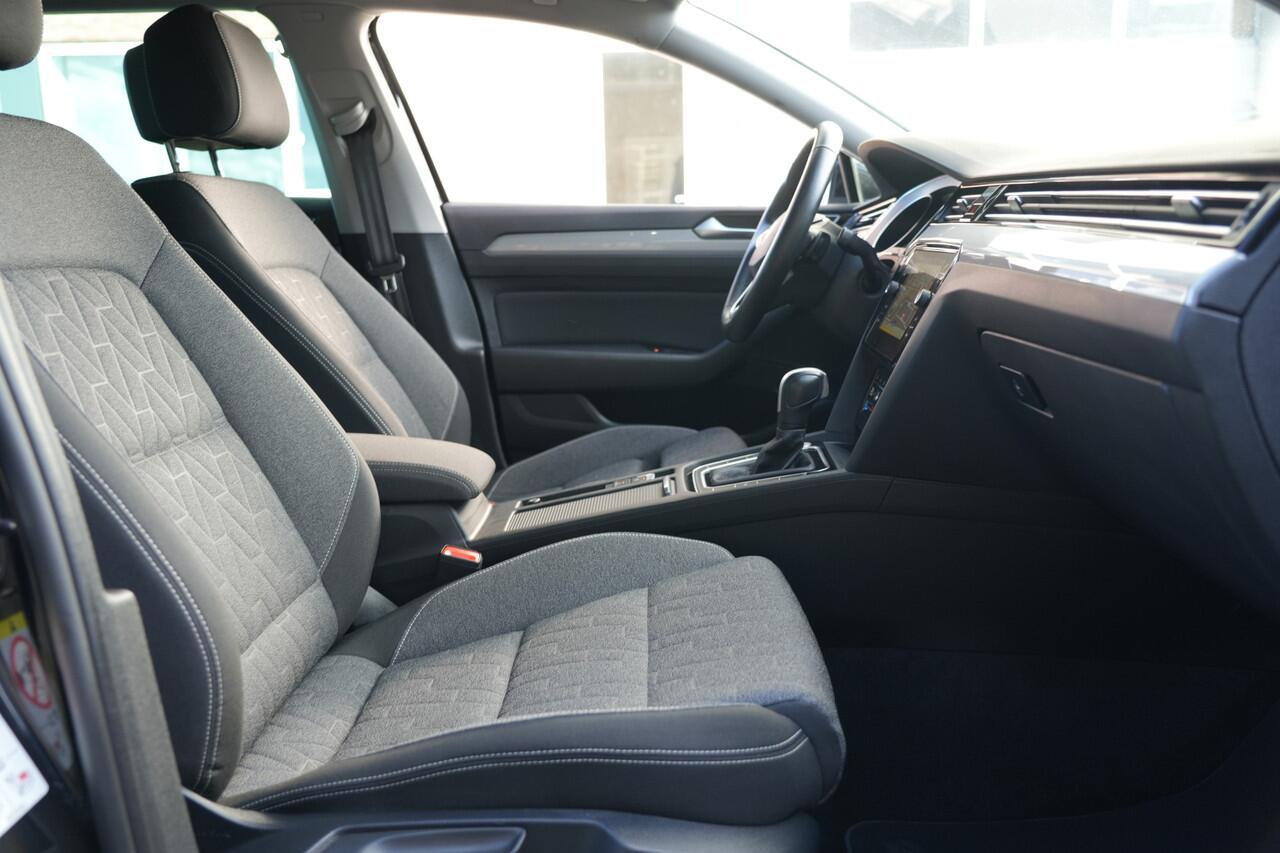 Volkswagen PASSAT Variant 1.5 eTSI Business 150pk Navigatie/Trekhaak/Parkeersensoren