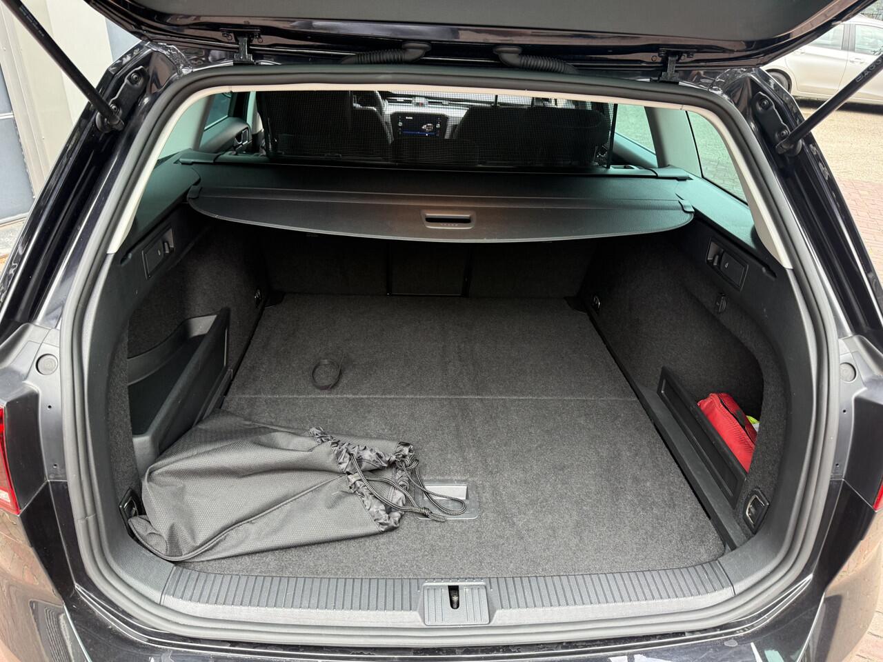 Volkswagen PASSAT Variant 1.4 TSI PHEV GTE Business Navigatie Apple Carplay/Android Auto Camera Parkeersensoren Stoelverwarming Virtual Cockpit Climate Control