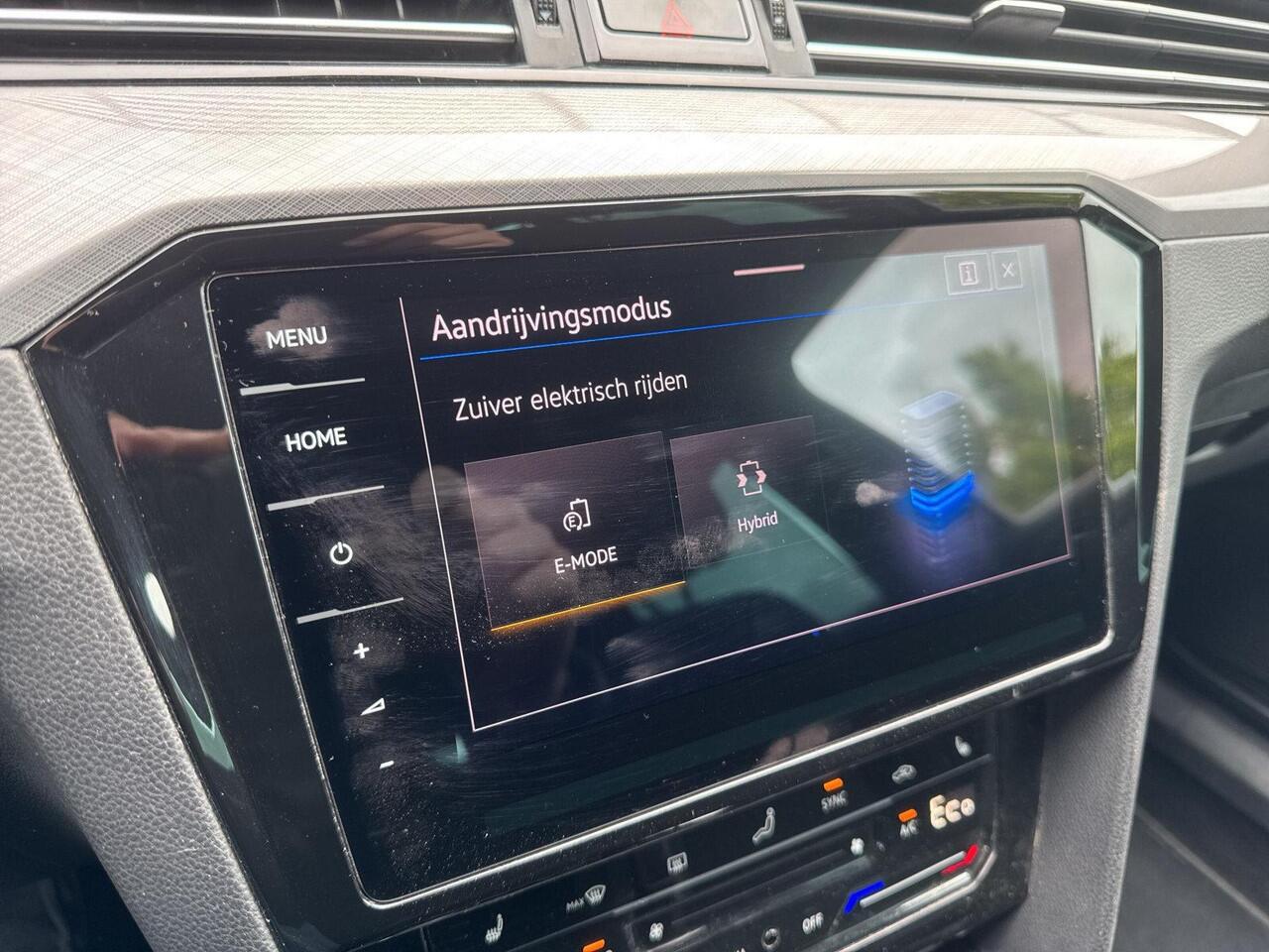 Volkswagen PASSAT Variant 1.4 TSI PHEV GTE Business | 99% SOH | 218 pk | Trekhaak | Pano Dak | ERGO Massage | App Connect |