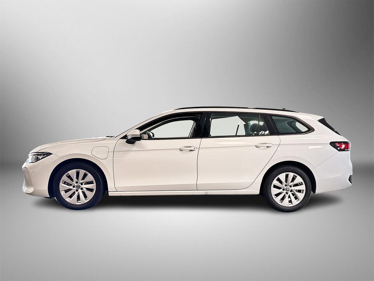 Volkswagen PASSAT Variant 1.5 204pk eHybrid Business Parkeersensoren voor en achter | Achteruitrijcamera | Adaptive Cruise Control