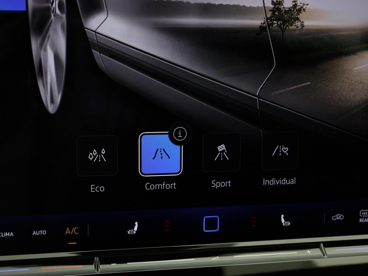 Volkswagen PASSAT 1.5 eTSI 150pk DSG R-Line-Edition · Panoramadak · 360 Camera · Head-Up Display · IQ Light · Harman Kardon Sound · Massagefunctie · Garantie t/m 22-01-2029 of 100.000km · Prijs is incl Inruilbonus . MEGA Sale