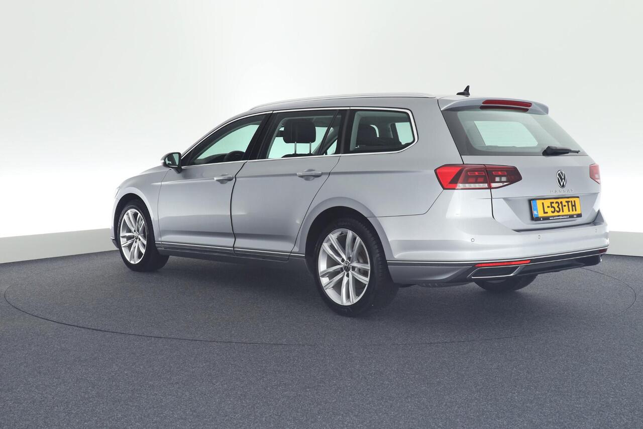 Volkswagen PASSAT Variant 1.5 TSI 150pk DSG Elegance Business + Camera Head-Up Virtual Cockpit Navigatie