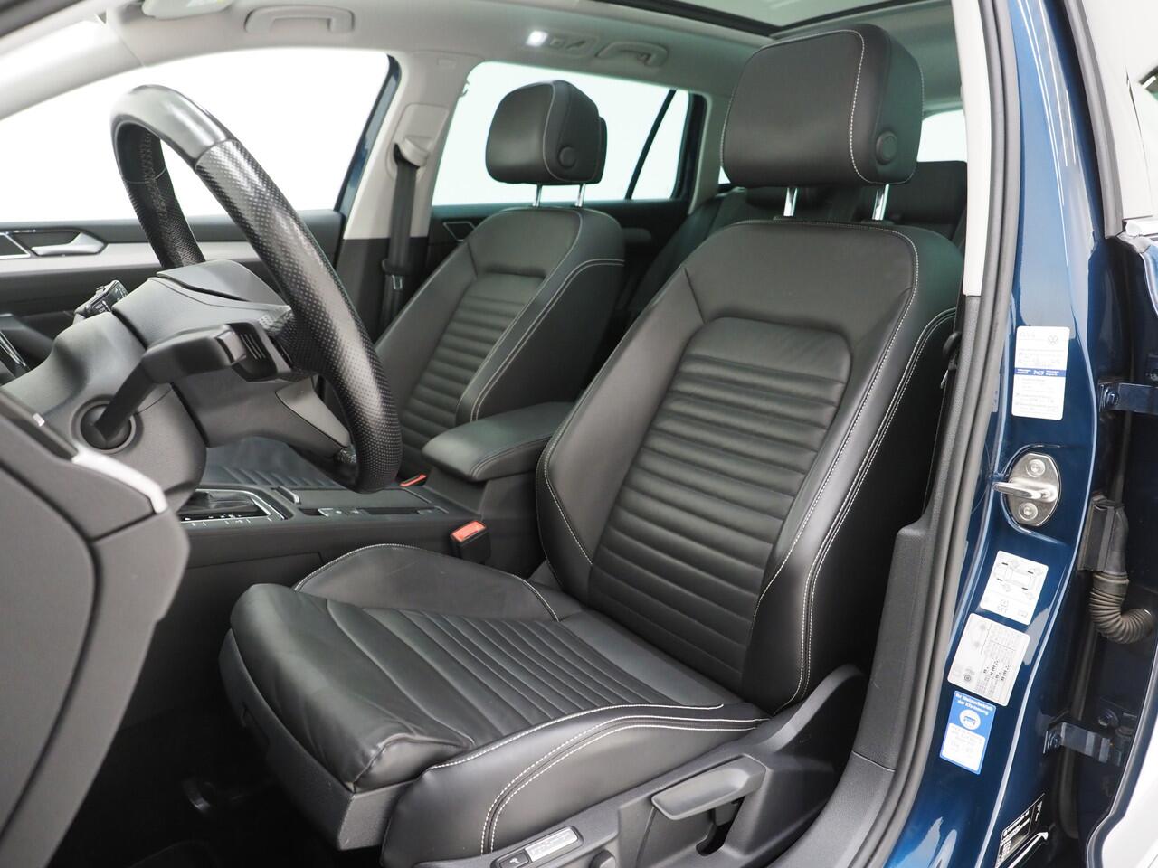 Volkswagen PASSAT Variant 1.4 TSI PHEV GTE R-Line | Panoramadak | Trekhaak | Massage | Adaptive Cruise | Camera | Carplay