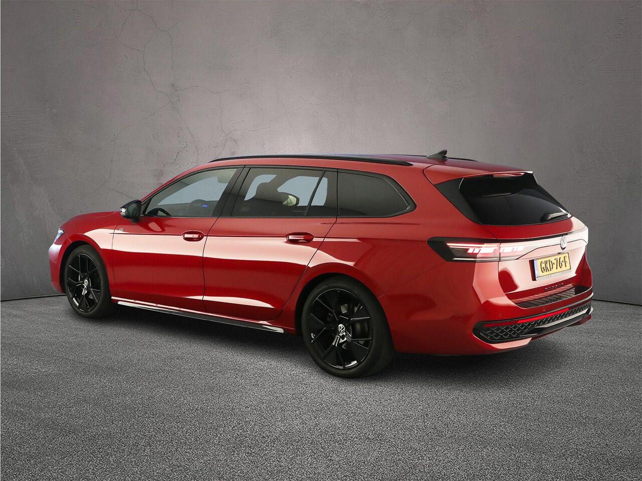 Volkswagen PASSAT Variant R-Line Business 1.5 eTSI 150pk DSG Automaat Trekhaak Panoramadak, Elektrische achterklep, Navigatie, Harman Kardon audio, Adaptive cruise control, Stuurwiel verwarmd