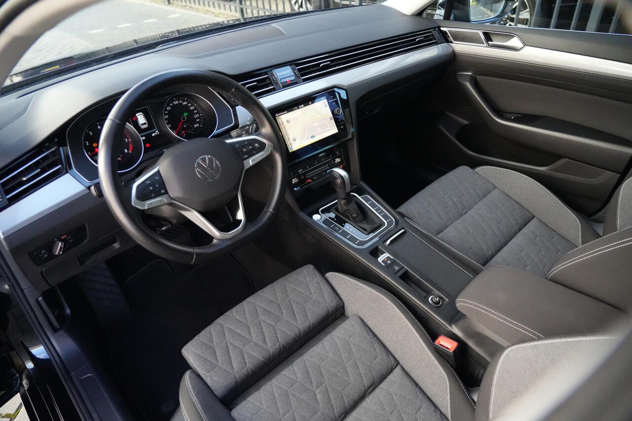 Volkswagen PASSAT Variant 1.5 eTSI Business 150pk Navigatie/Trekhaak/Parkeersensoren