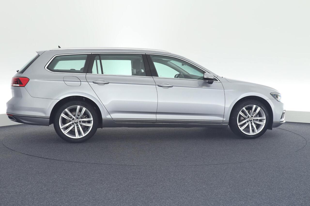 Volkswagen PASSAT Variant 1.5 TSI 150pk DSG Elegance Business + Camera Head-Up Virtual Cockpit Navigatie