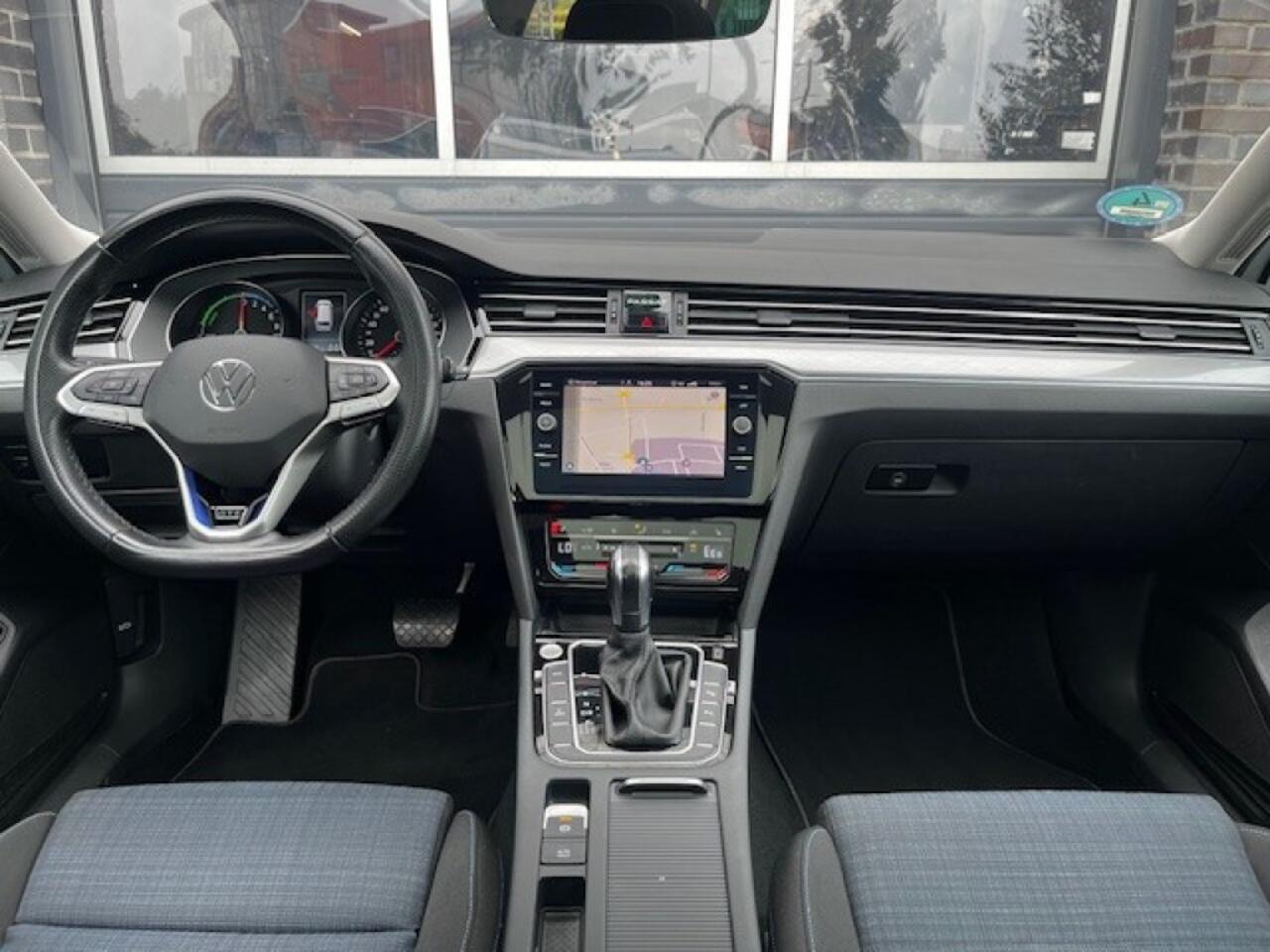 Volkswagen PASSAT 1.4 TSI PHEV GTE - PANO - HEAD UP - CAMERA